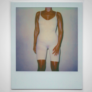 Skims SCULPTING BODYSUIT MID THIGH W. OPEN GUSSET BLACK | 9081457-OA